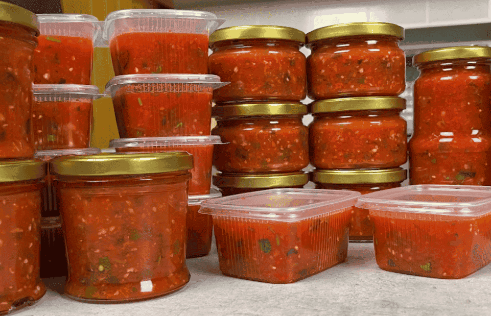 Універсальний томатний соус для макаронів на зиму: готую багатенько, бо з'їдають швидко, такий соус дуже смачний і ароматний виходить - спробуйте