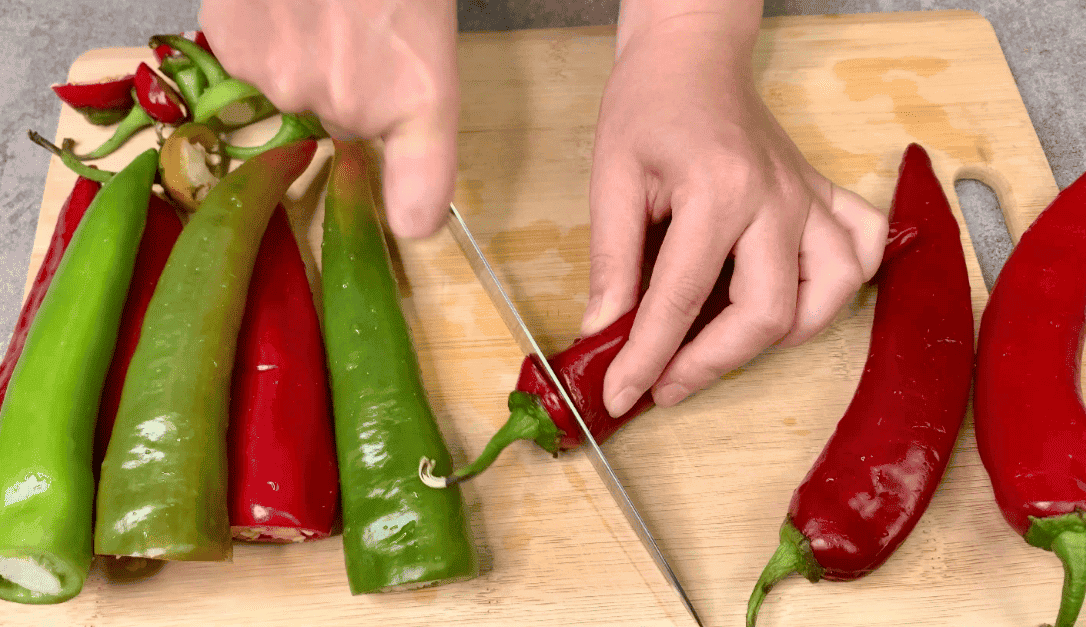 Найпростіший рецепт заготовки гострого перцю на зиму: витрачаю 15 хвилин і всю зиму використовую в салатах, маринадах і як закуску подаю