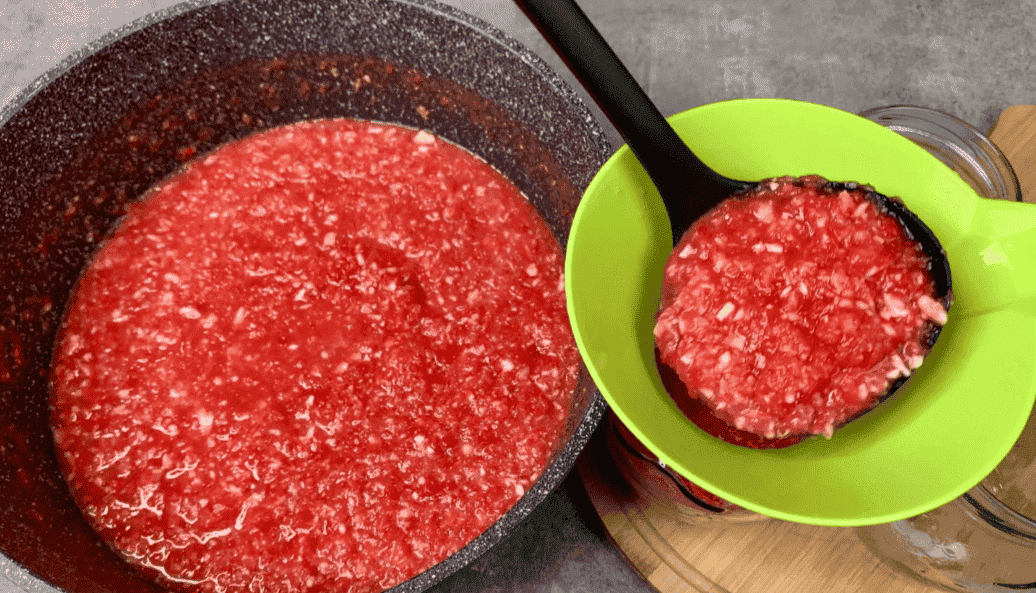 Готую нашу улюблену сиру "Хріновину" на зиму: всього за 10 хвилин, без оцту та варіння, виходить злегка гостренька, приємна та дуже смачна