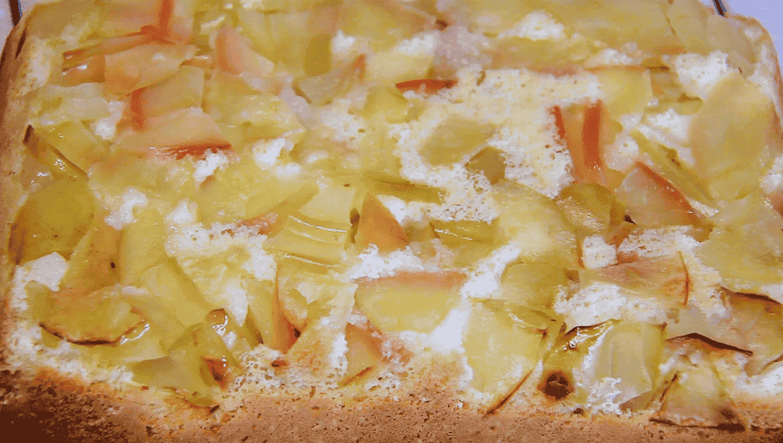 Пишний, ніжний, м'якенький бісквітний пиріг з яблуками: найпростіший, завжди вдалий рецепт - продукти тільки доступні, а яка смакота виходить