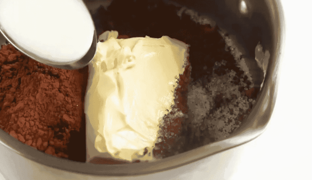 Простий горіховий торт із білковим кремом «Ведмедик», як в дитинстві: на приготування потрібно лише 30 хвилин, інгредієнти бюджетні, а виходить ну дуже смачно