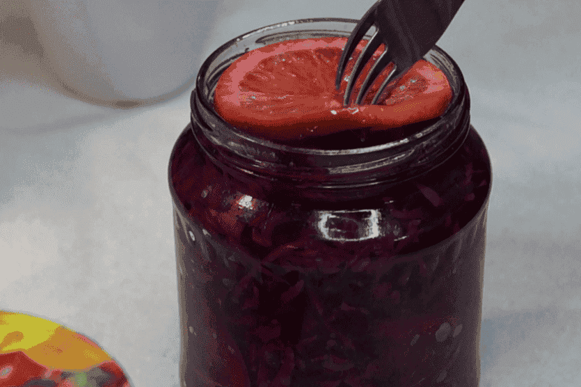 Маринована червонокачанна капуста з апельсином: смачна та пікантна заготовка на зиму, схожа з квашеною капустою, але по-своєму з цікавим смаком