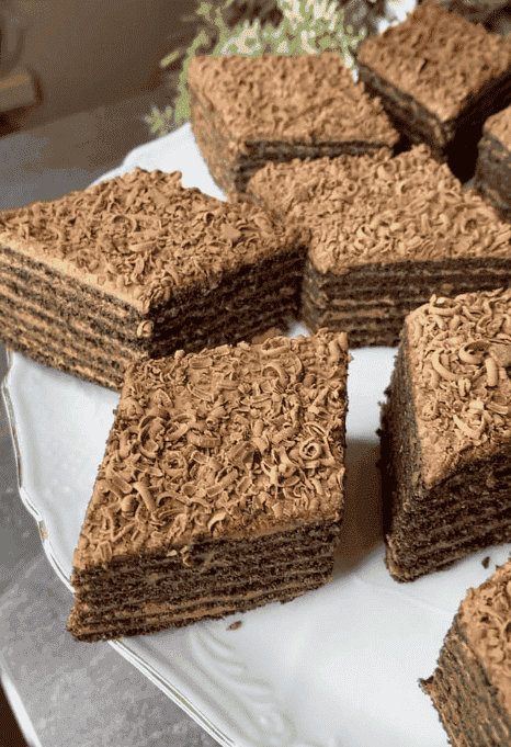 Неперевершений торт "Мікадо" в домашніх умовах: виходить дуже смачний, ароматний, м'якенький та шоколадний - зберігайте рецепт