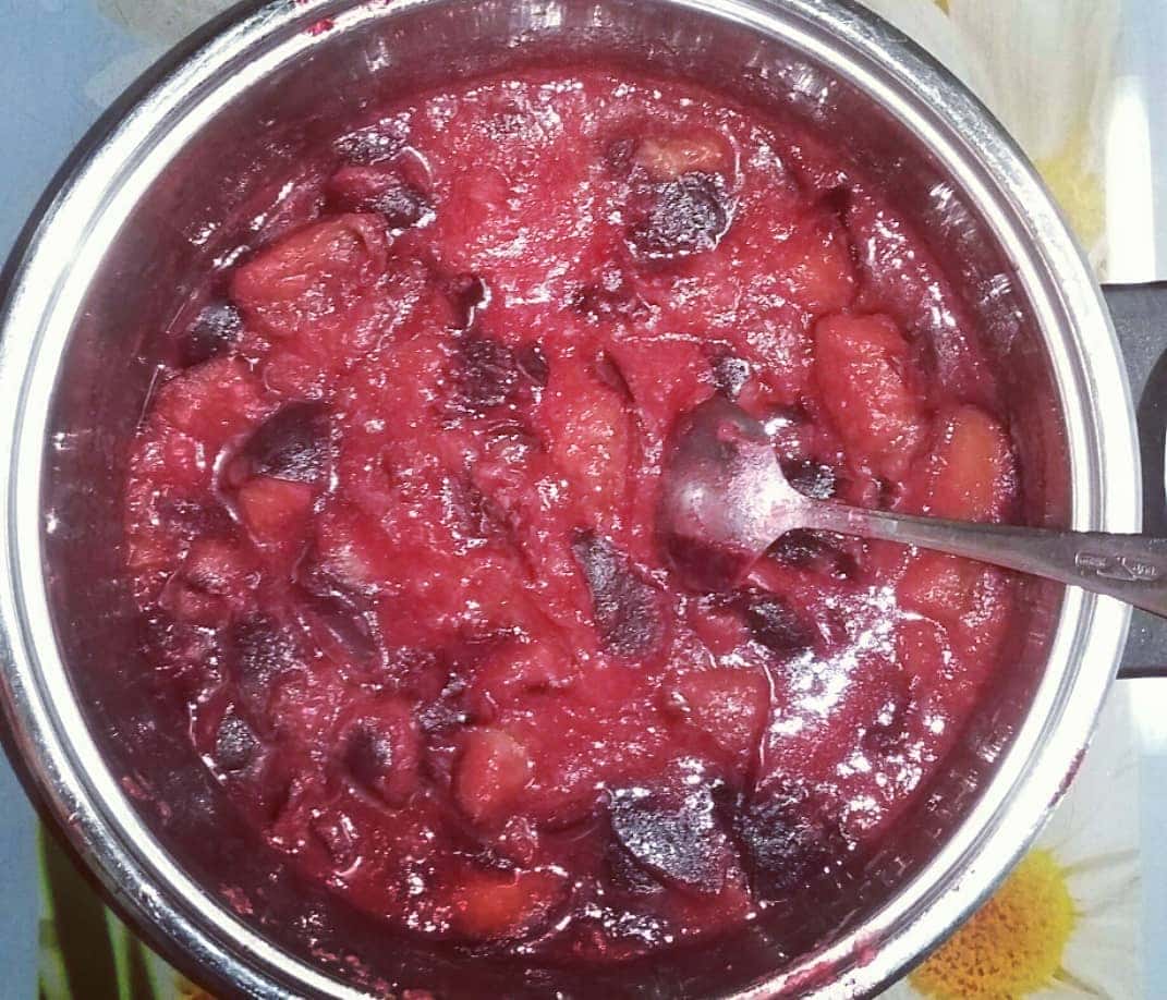 Пряний, кисло-солодкий соус на зиму із КИЗИЛУ та СЛИВ: виходить неймовірно смачний і ароматний, взимку до м'яса справжня насолода