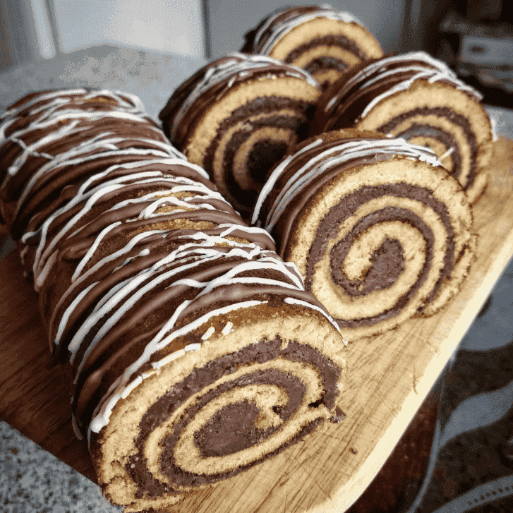 Медовий рулет із шоколадною начинкою: дуже смачний та простий у приготуванні рецепт лише з 6 інгредієнтів