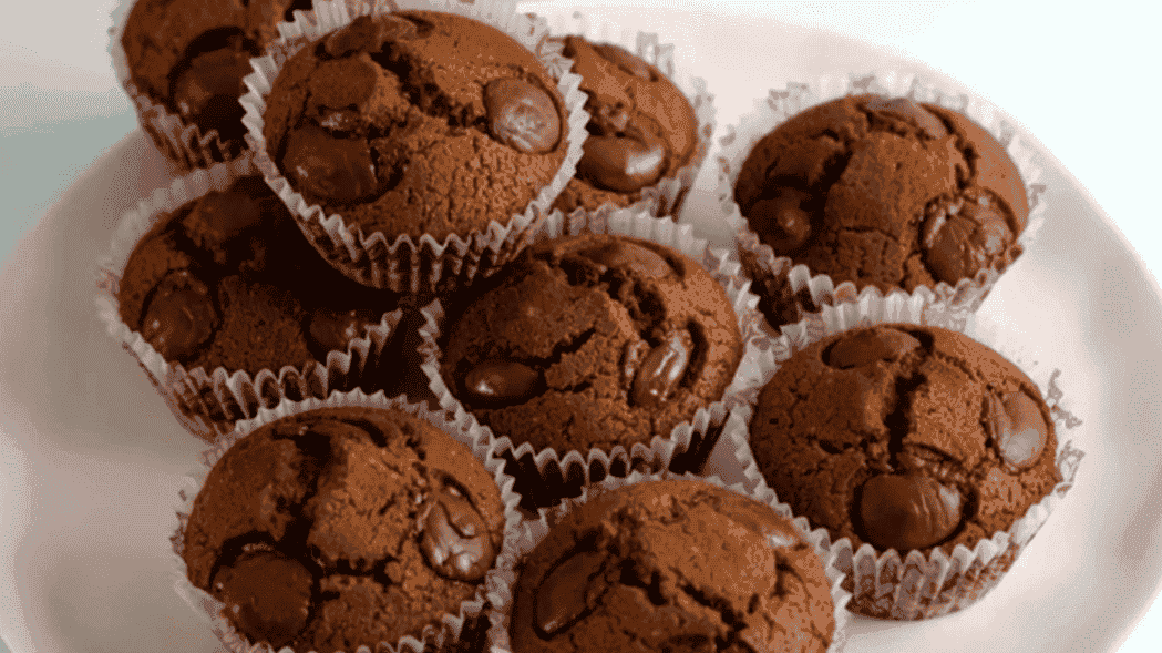 Швидкі шоколадні кекси з простих інгредієнтів: ділюсь вдалим, простим рецептом ніжної і дуже смачної випічки до чаю