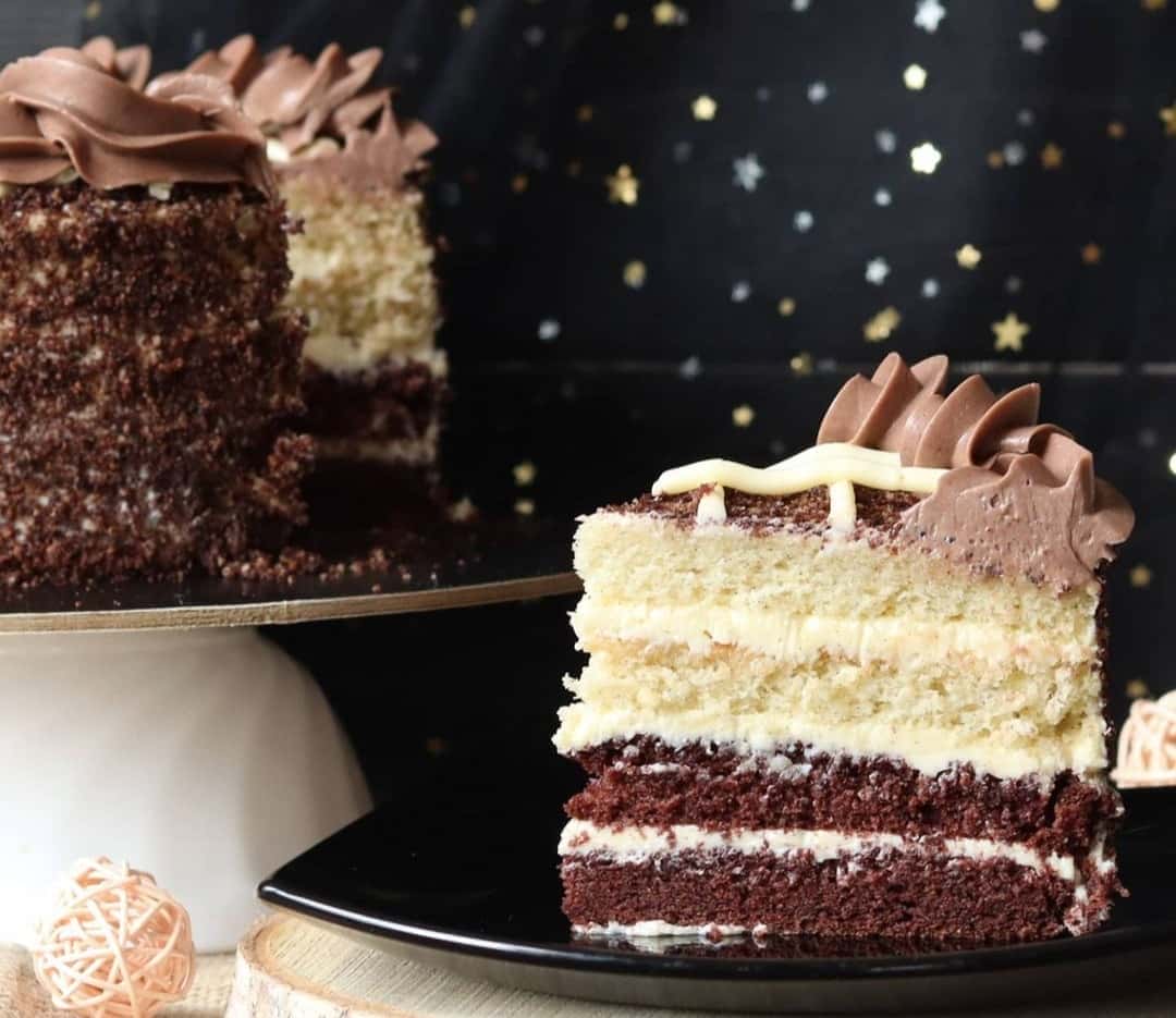 Неймовірно смачний і ніжний торт “Золотий ключик”, як в дитинстві: готується з 2 видами бісквіту і з ароматним кремом