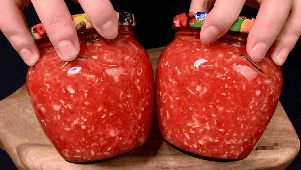 Готую нашу улюблену сиру "Хріновину" на зиму: всього за 10 хвилин, без оцту та варіння, виходить злегка гостренька, приємна та дуже смачна