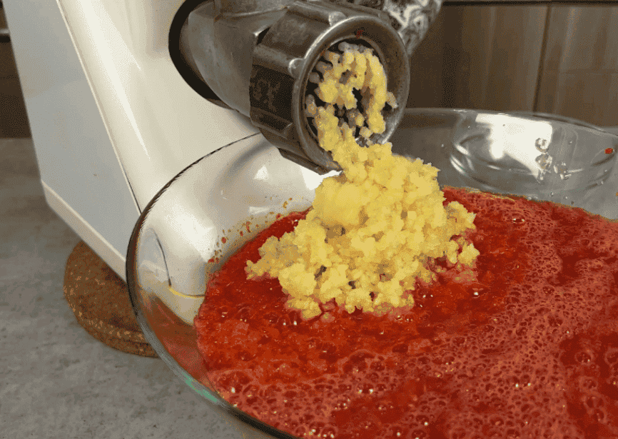 Універсальний томатний соус для макаронів на зиму: готую багатенько, бо з'їдають швидко, такий соус дуже смачний і ароматний виходить - спробуйте