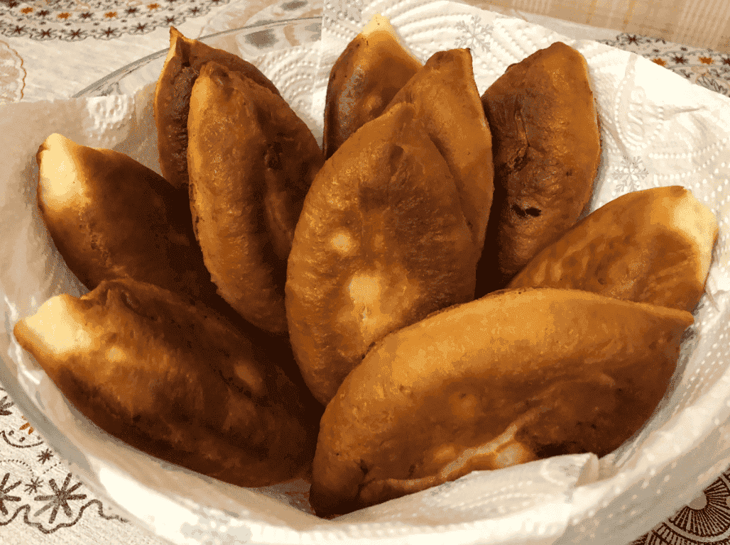 Смажені пиріжки з картоплею із швидкого тіста (не потрібно чекати, щоб воно піднялося): рецепт завжди вдалий, пиріжки дуже смачні і м'якесенькі, як пух