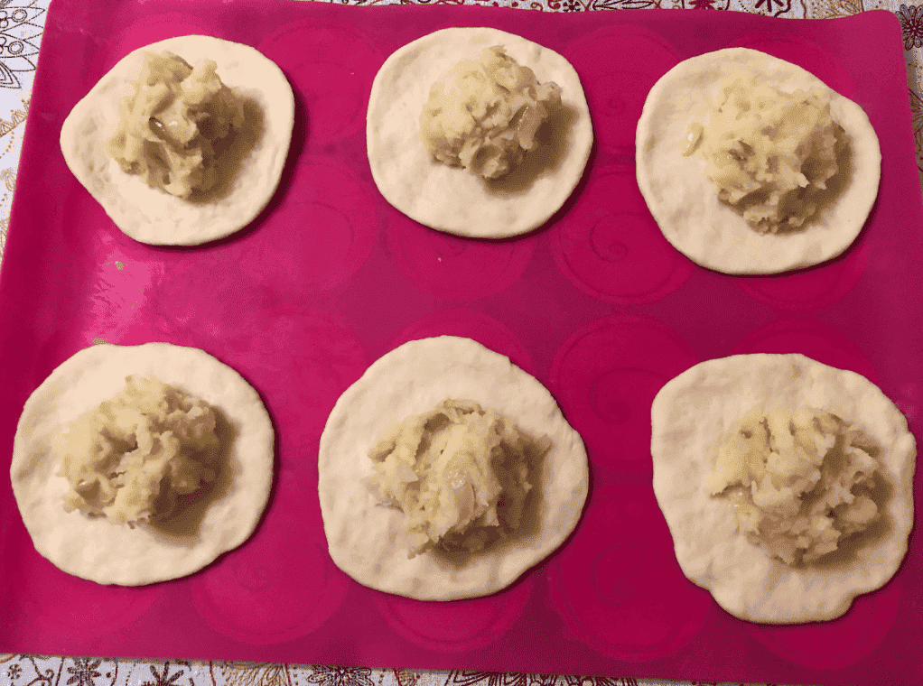 Смажені пиріжки з картоплею із швидкого тіста (не потрібно чекати, щоб воно піднялося): рецепт завжди вдалий, пиріжки дуже смачні і м'якесенькі, як пух