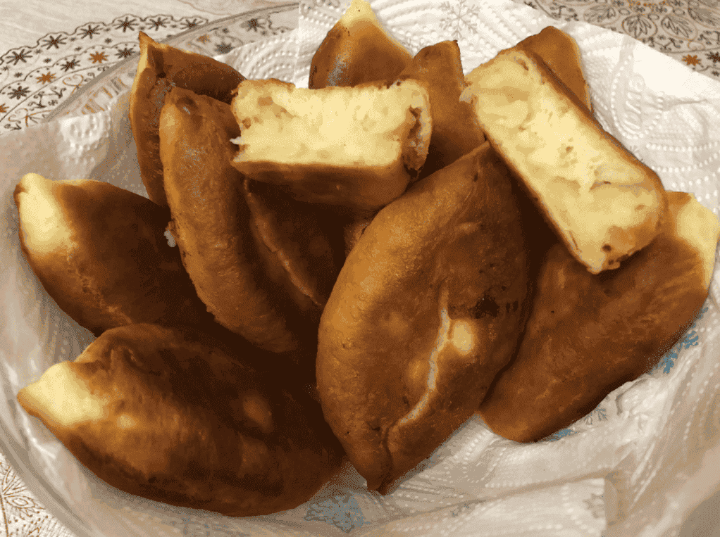 Смажені пиріжки з картоплею із швидкого тіста (не потрібно чекати, щоб воно піднялося): рецепт завжди вдалий, пиріжки дуже смачні і м'якесенькі, як пух