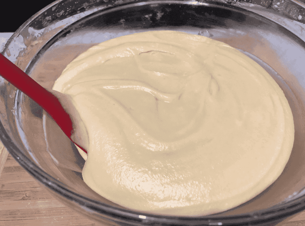 Пишний і неймовірно ніжний яблучний пиріг по-шведськи: готуємо просту, але дуже смачну випічку до чаю, яка сподобається всім