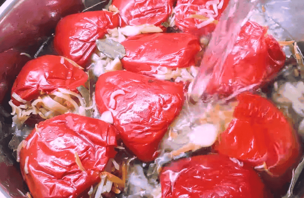 Квашені баклажани та перці з капустяно-морквяною начинкою та спеціями: рецепт без оцту, це так смачно, що не передати словами, дуже рекомендую