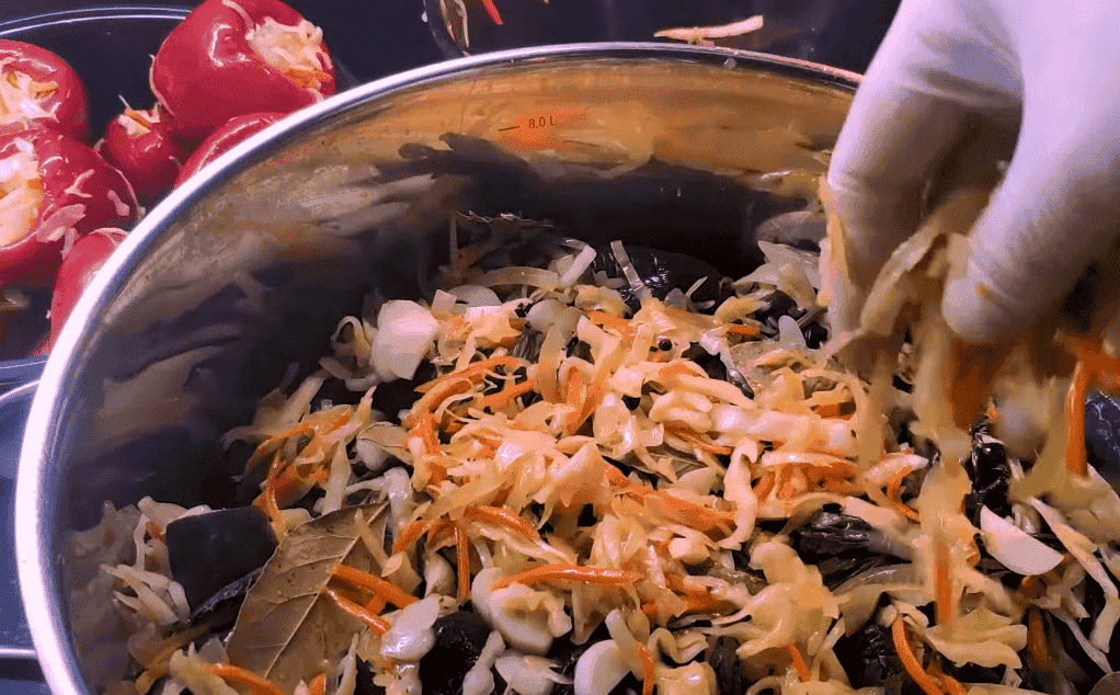 Квашені баклажани та перці з капустяно-морквяною начинкою та спеціями: рецепт без оцту, це так смачно, що не передати словами, дуже рекомендую