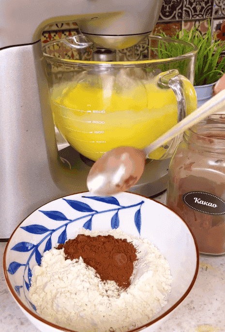 Готуємо неймовірно смачний торт "Баунті": рецепт не складний, а в результаті маємо дійсно райську насолоду, торт ароматний і просто тане в роті