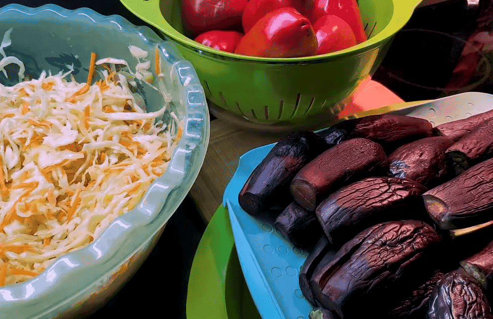 Квашені баклажани та перці з капустяно-морквяною начинкою та спеціями: рецепт без оцту, це так смачно, що не передати словами, дуже рекомендую