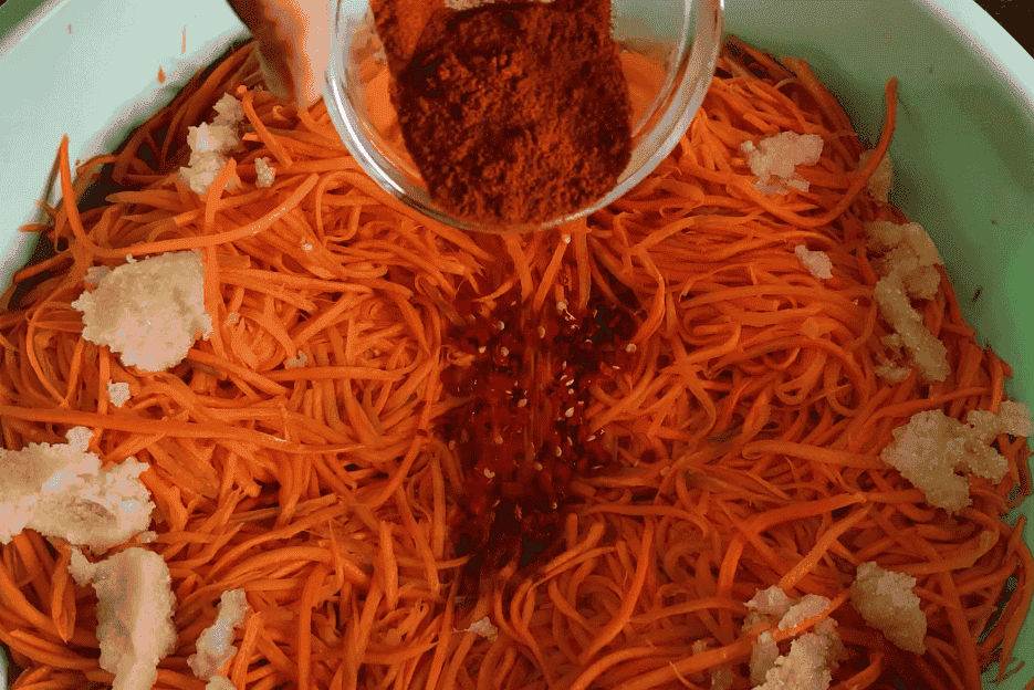 Моркву по-корейськи готую тільки так: найсмачніший і найпростіший перевірений рецепт моркви на зиму, виходить хрустка і в міру гостренька, зберігається при кімнатній температурі