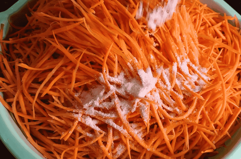 Моркву по-корейськи готую тільки так: найсмачніший і найпростіший перевірений рецепт моркви на зиму, виходить хрустка і в міру гостренька, зберігається при кімнатній температурі