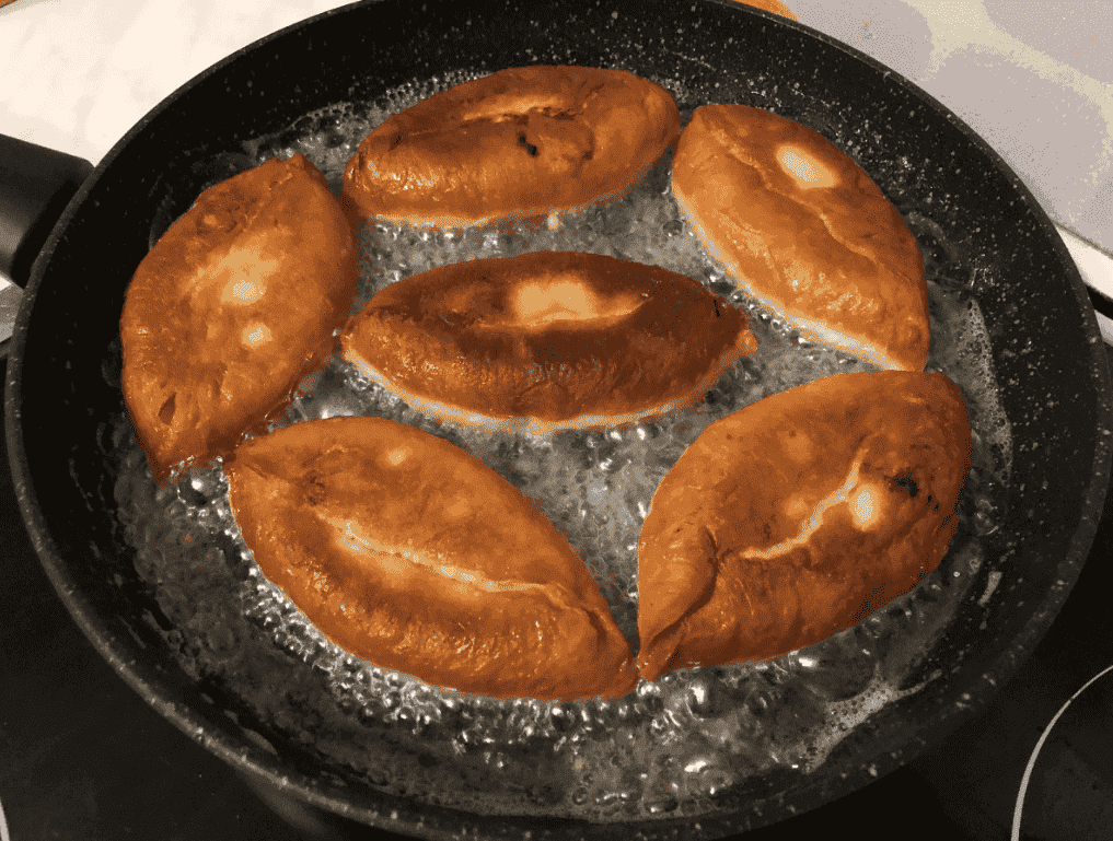 Смажені пиріжки з картоплею із швидкого тіста (не потрібно чекати, щоб воно піднялося): рецепт завжди вдалий, пиріжки дуже смачні і м'якесенькі, як пух