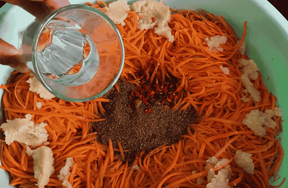 Моркву по-корейськи готую тільки так: найсмачніший і найпростіший перевірений рецепт моркви на зиму, виходить хрустка і в міру гостренька, зберігається при кімнатній температурі