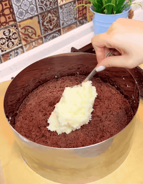 Готуємо неймовірно смачний торт "Баунті": рецепт не складний, а в результаті маємо дійсно райську насолоду, торт ароматний і просто тане в роті