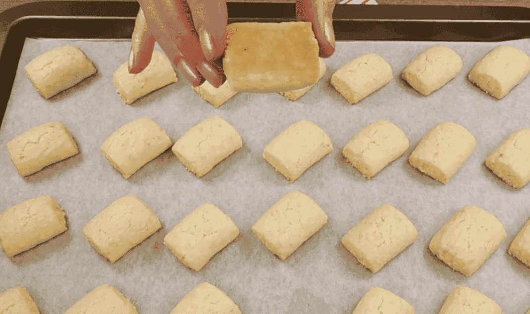 Простеньке та швидке в приготуванні пісне печиво "Подушечки": гора смакоти за лічені хвилини, випічка до чаю без яєць та молока