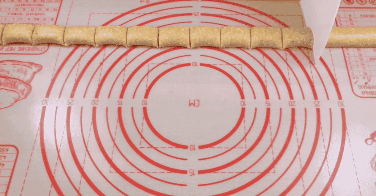 Простеньке та швидке в приготуванні пісне печиво "Подушечки": гора смакоти за лічені хвилини, випічка до чаю без яєць та молока