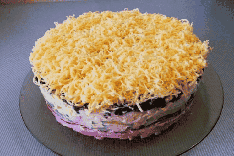 Салат з шинкою, огірками та чорносливом: спробувала на дні народження подруги і дуже сподобався, ділюсь з Вами - смачно та красиво