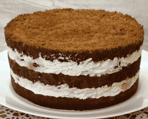 Простий та неймовірно смачний торт "Палкий поцілунок": поєднання медових коржів з ніжним сметанним кремом і вишнями - це завжди безпрограшний варіант