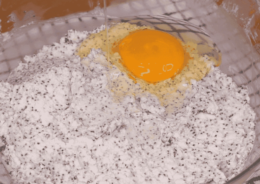 Готую корисні сирники з маком в духовці: ніжні та дуже смачні виходять, без олії з кремом та фруктами - ідеальний варіант сніданку