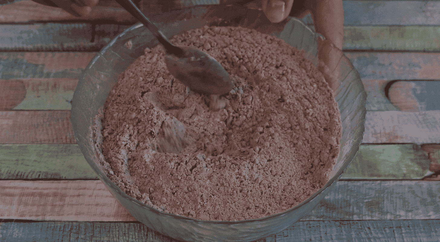 Неймовірно смачний шоколадний торт з вишнею і сметанним кремом: простий у приготуванні, і лише з доступних продуктів