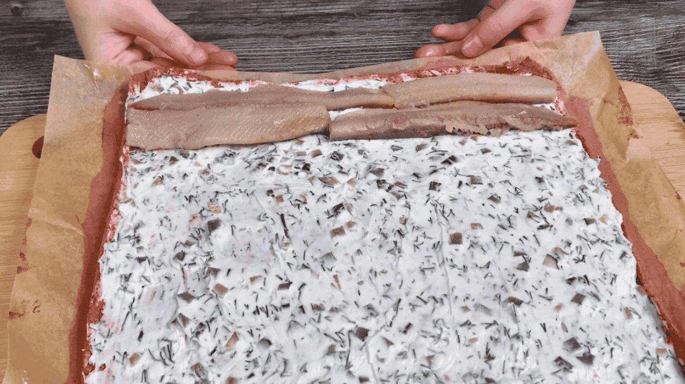 Святковий рулет із оселедця і бурячка (без лаваша): чудова закуска до будь-якого застілля, я роблю її не тільки на свята, але і просто так, дуже смачно виходить