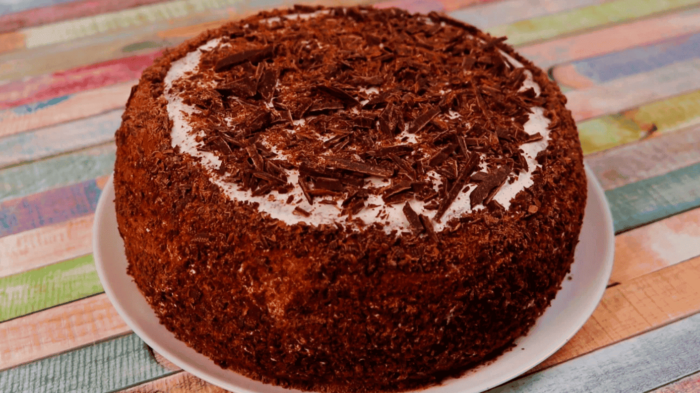 Неймовірно смачний шоколадний торт з вишнею і сметанним кремом: простий у приготуванні, і лише з доступних продуктів