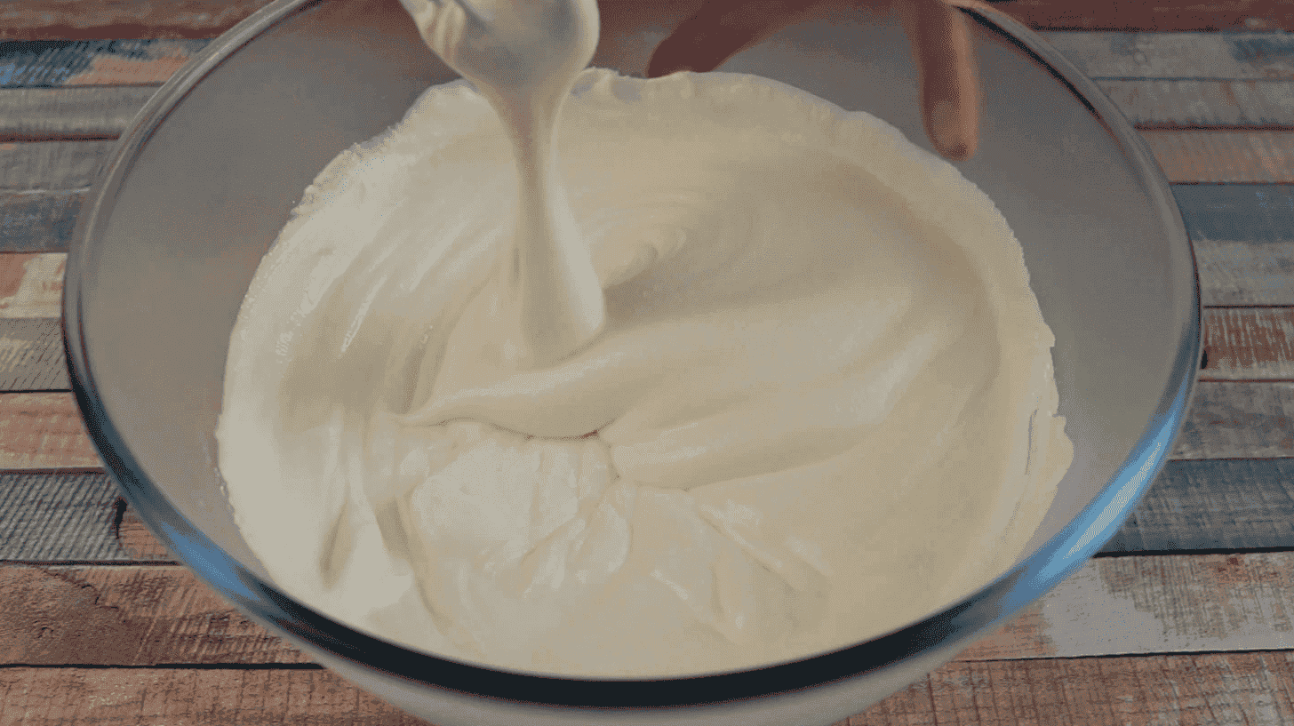 Неймовірно смачний шоколадний торт з вишнею і сметанним кремом: простий у приготуванні, і лише з доступних продуктів