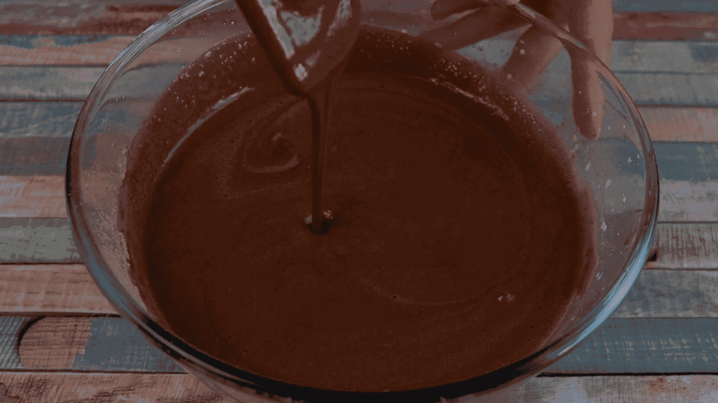 Неймовірно смачний шоколадний торт з вишнею і сметанним кремом: простий у приготуванні, і лише з доступних продуктів