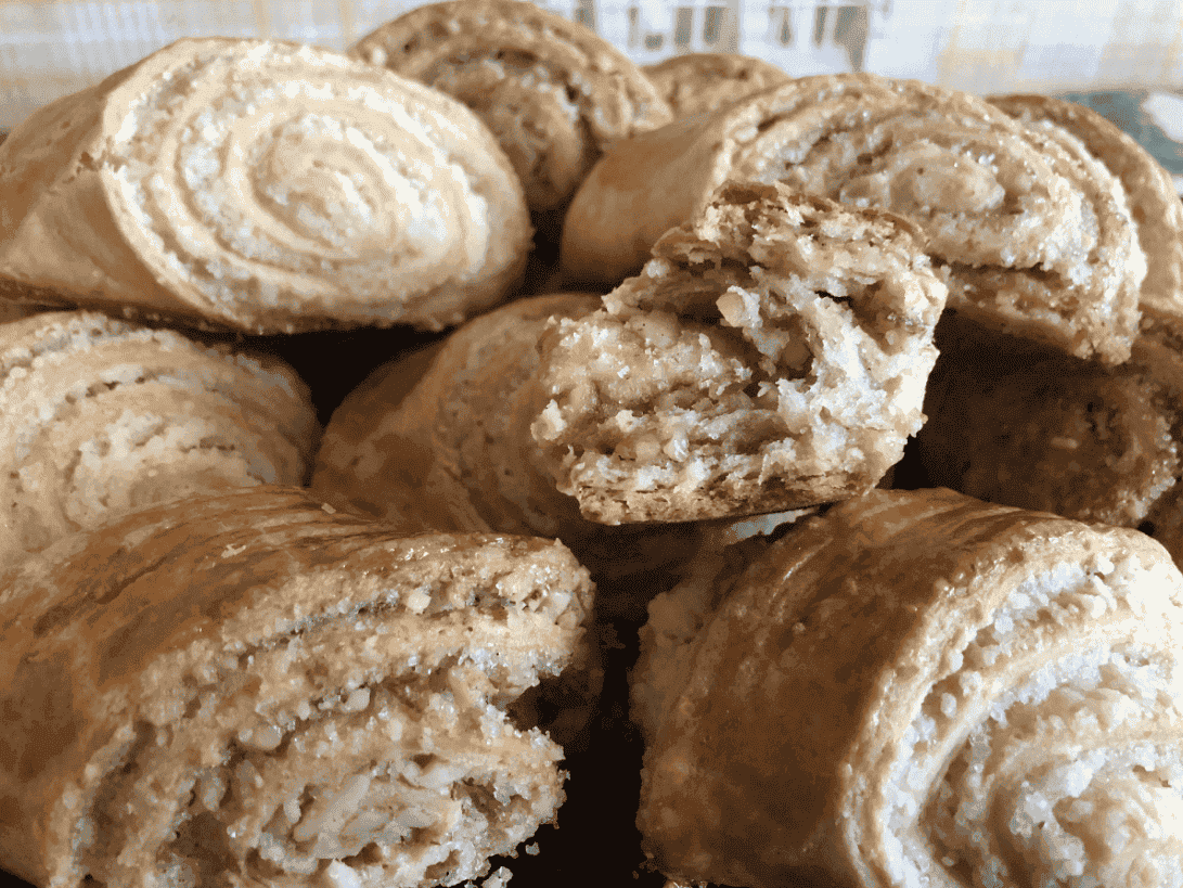 Домашній рецепт відомого печива "Гата" з двома видами начинки: виходить розсипчастим, м'якеньким і ніжним, дуже смачна і доступна випічка до чаю