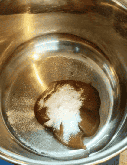 Простий та неймовірно смачний торт "Палкий поцілунок": поєднання медових коржів з ніжним сметанним кремом і вишнями - це завжди безпрограшний варіант