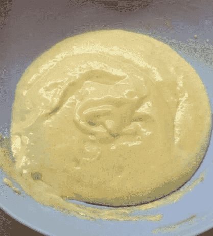 Простий та неймовірно смачний торт "Палкий поцілунок": поєднання медових коржів з ніжним сметанним кремом і вишнями - це завжди безпрограшний варіант