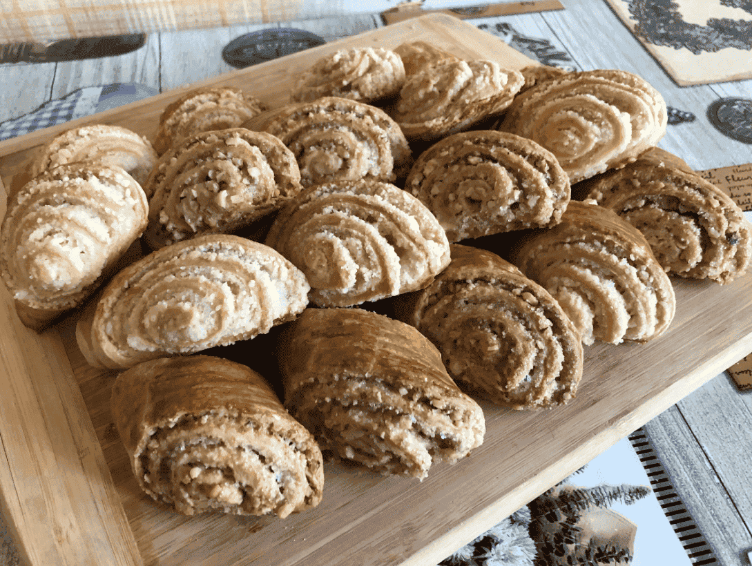 Домашній рецепт відомого печива "Гата" з двома видами начинки: виходить розсипчастим, м'якеньким і ніжним, дуже смачна і доступна випічка до чаю