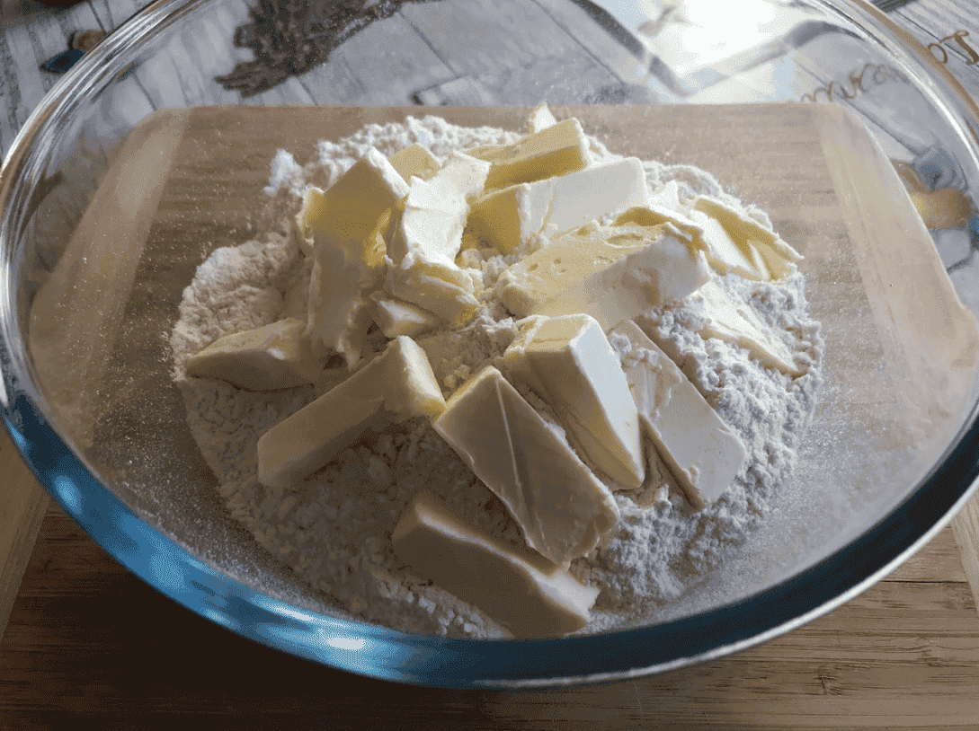 Домашній рецепт відомого печива "Гата" з двома видами начинки: виходить розсипчастим, м'якеньким і ніжним, дуже смачна і доступна випічка до чаю