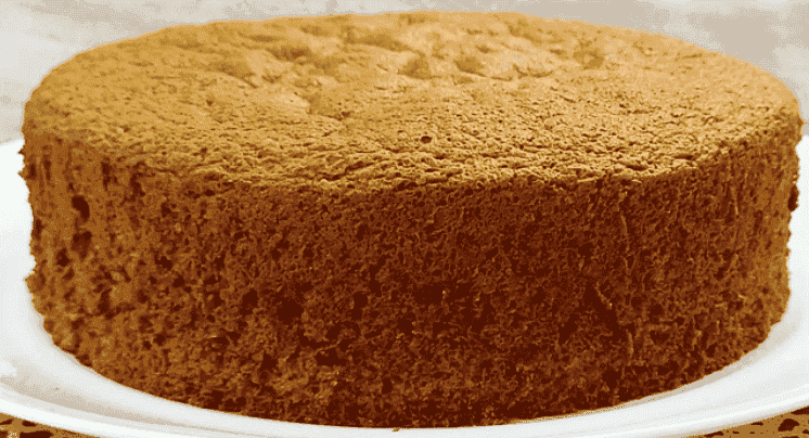 Простий та неймовірно смачний торт "Палкий поцілунок": поєднання медових коржів з ніжним сметанним кремом і вишнями - це завжди безпрограшний варіант