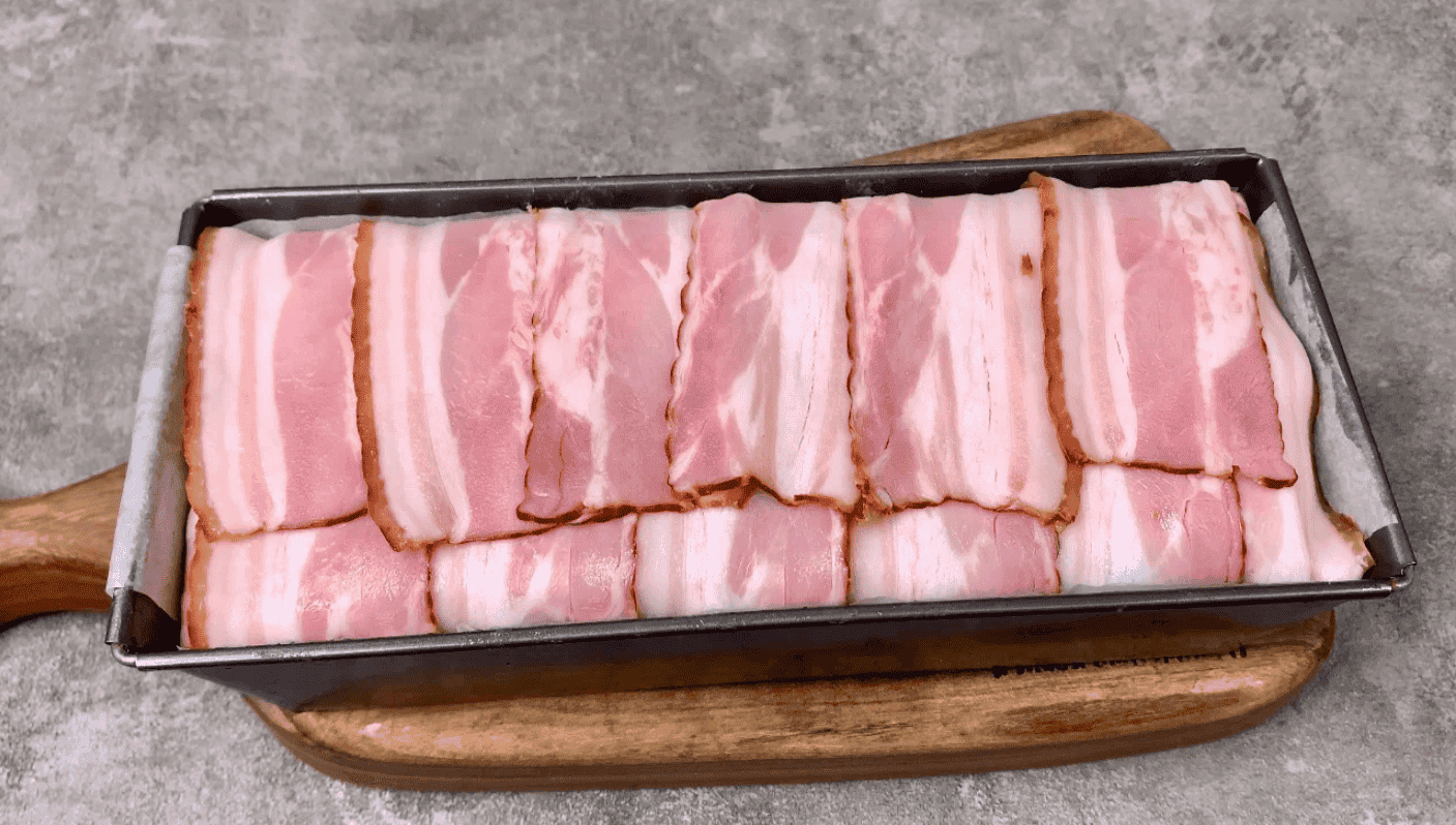 Готую шикарний м'ясний "Террін" і подаю замість ковбаси та м'ясних нарізок з магазину: дуже смачно і готується просто