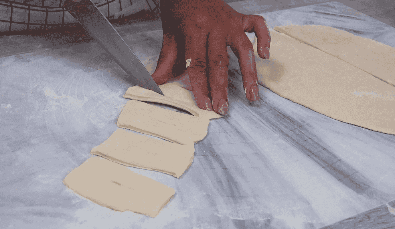 Улюблена випічка з дитинства "Хворост на кефірі": швидко, просто і дуже смачно