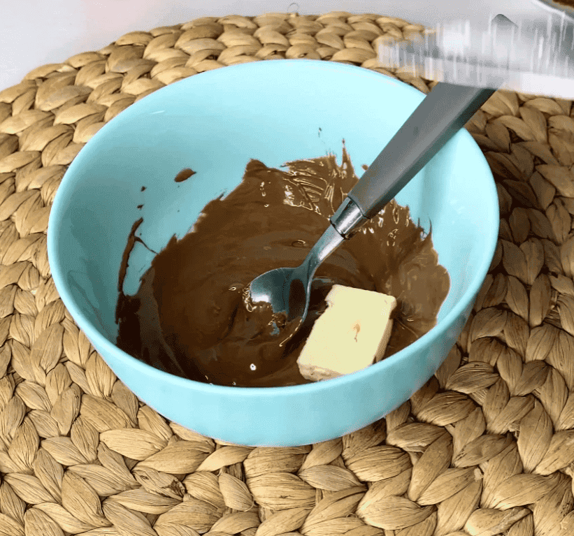 Манник "Три склянки" на кефірі: приготуємо дуже простий та смачний пиріг, який покорив мене своєю простотою і легкістю приготування