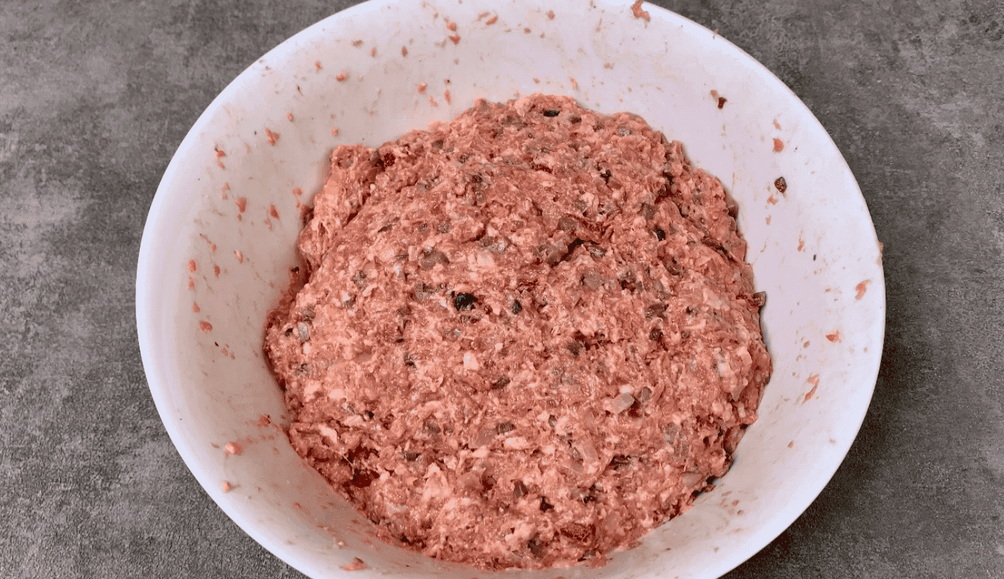 Готую шикарний м'ясний "Террін" і подаю замість ковбаси та м'ясних нарізок з магазину: дуже смачно і готується просто