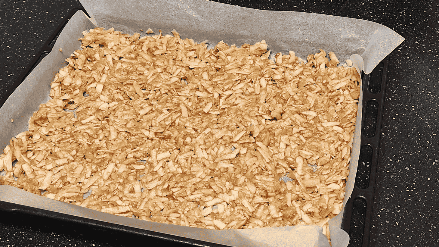 Найпростіший рулет з яблуками до чаю, який я колись готувала: випікаю бісквіт разом із начинкою - виходить дуже смачно і ніжно, а готується просто