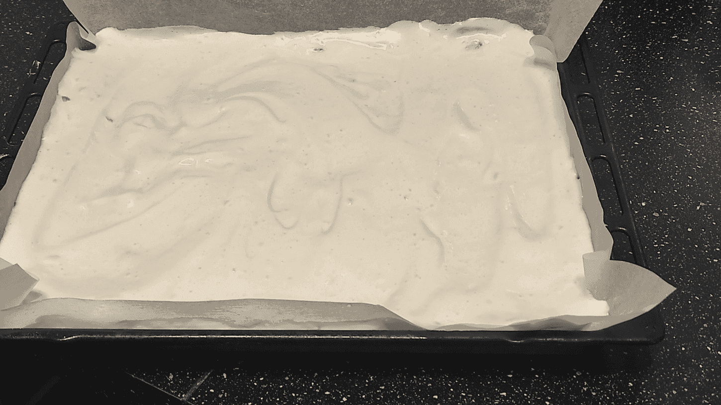 Найпростіший рулет з яблуками до чаю, який я колись готувала: випікаю бісквіт разом із начинкою - виходить дуже смачно і ніжно, а готується просто