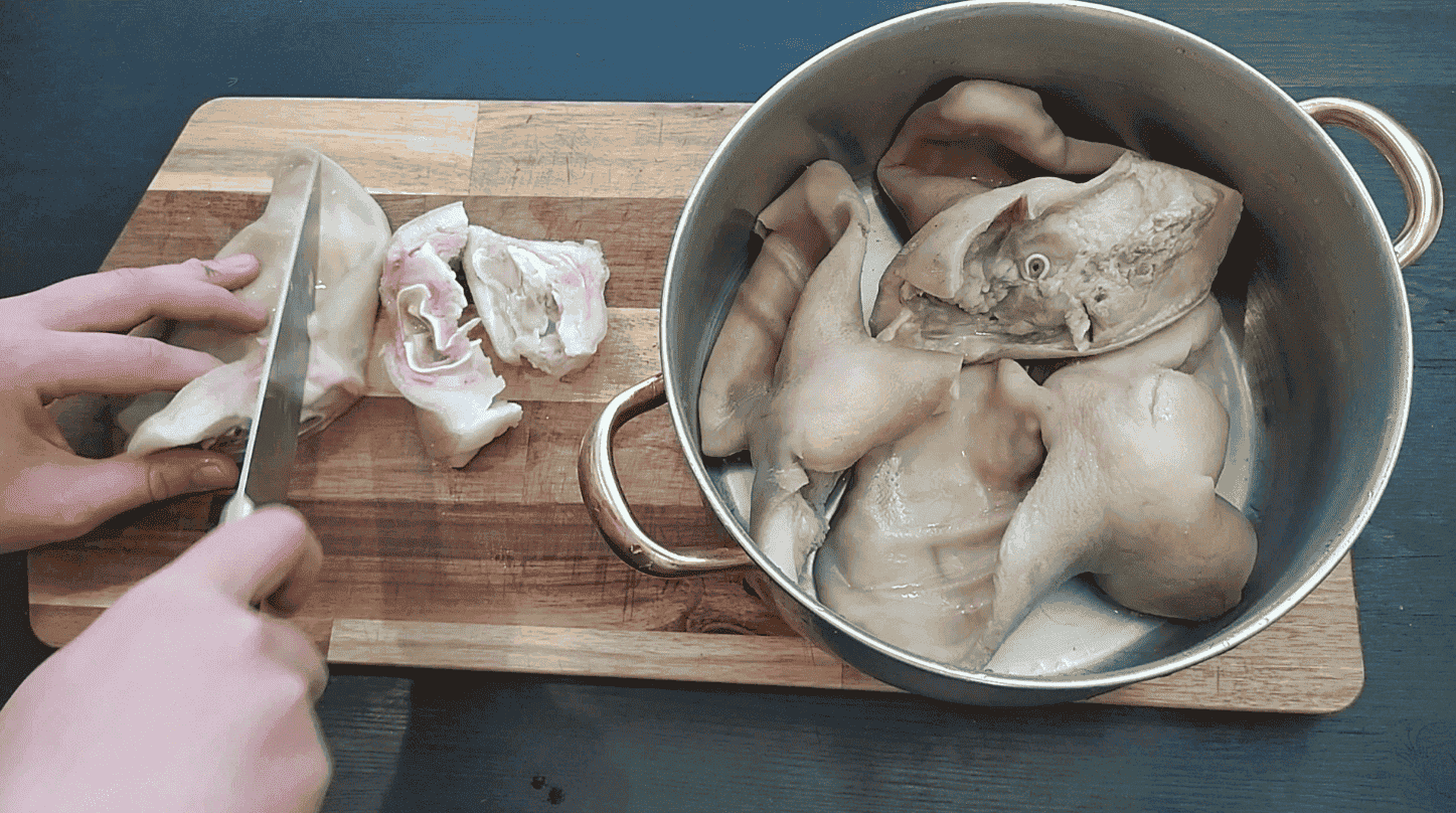 Беру найпростіші субпродукти зі свинини і готую ідеальну заміну ковбасі: виходить неймовірно смачно та натурально, а готується простіше-простого