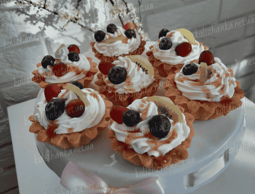 Готуємо пісочні корзинки із ніжним вершковим кремом: дуже смачний і простий рецепт, який вийде у кожного